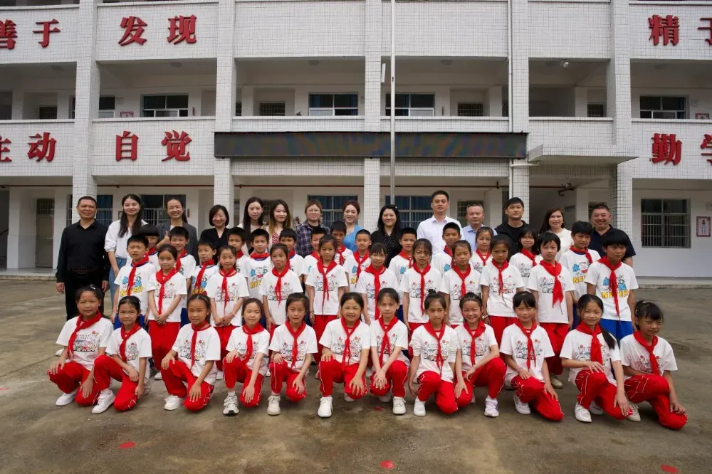 李佳琦公益团队端午开展希望小学探访活动，传递爱与温暖