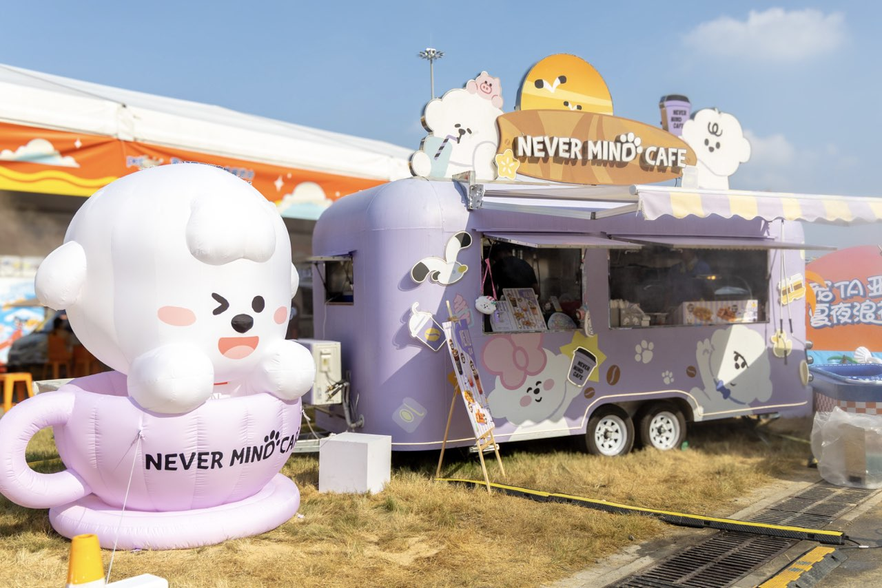 李佳琦直播间“云探”亚宠展，助推宠物经济升温