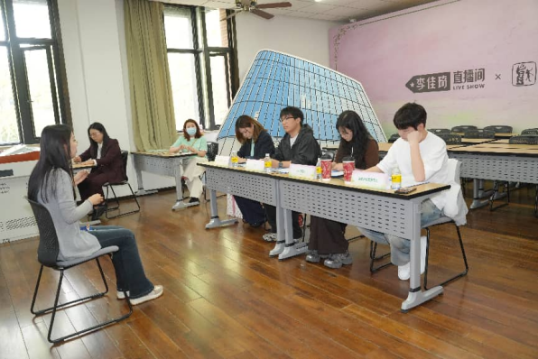 李佳琦直播间走进上戏，职场实战与美妆体验开启校企双向赋能